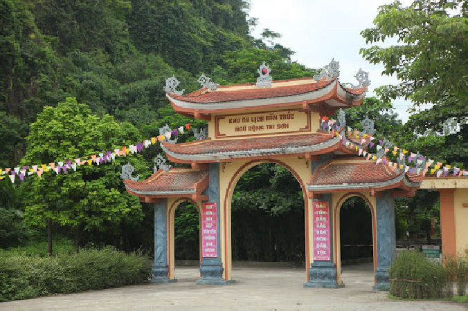 Núi Cấm – Đền Trúc