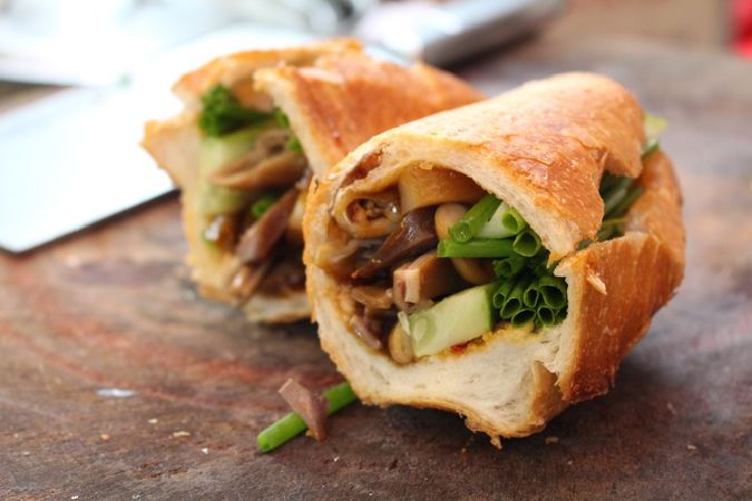 Bánh mì phá lấu Tiều