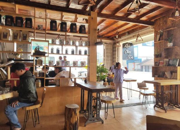 Khúc Thụy Du Café