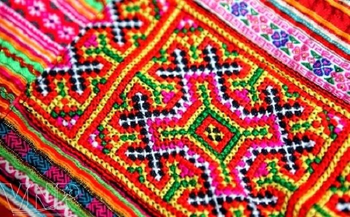 Làng thổ cẩm Tả Phìn