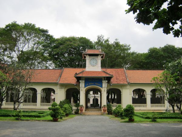 Trường THPT Chuyên Lê Hồng Phong