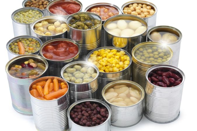 Ăn các loại đồ hộp