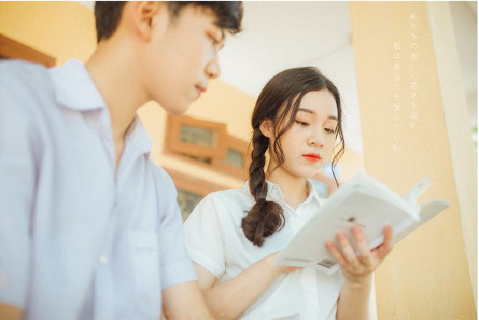 Nàng thường hay nhìn trộm bạn