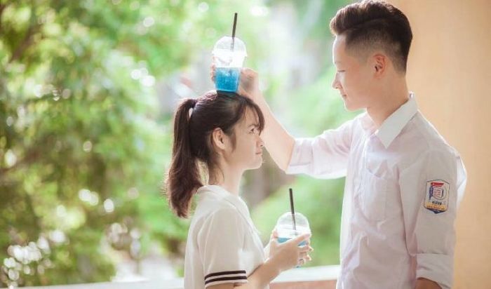 Nàng thường xuyên “vô tình” động chạm vào cơ thể bạn