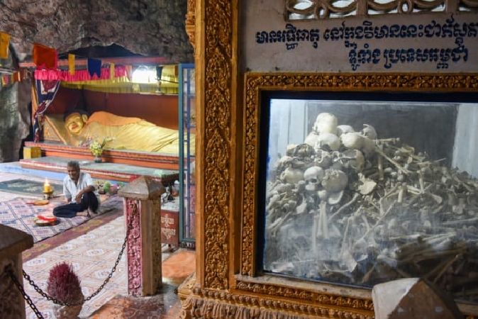 hang động giết chết Phnom Sampeau Campuchia