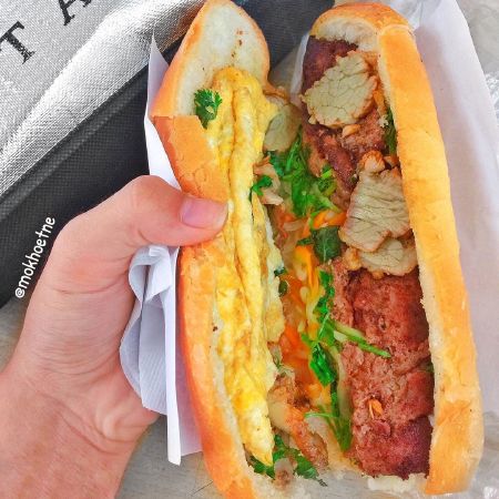Bánh mỳ thập cẩm – 59 Chùa Láng, Đống Đa (25k)