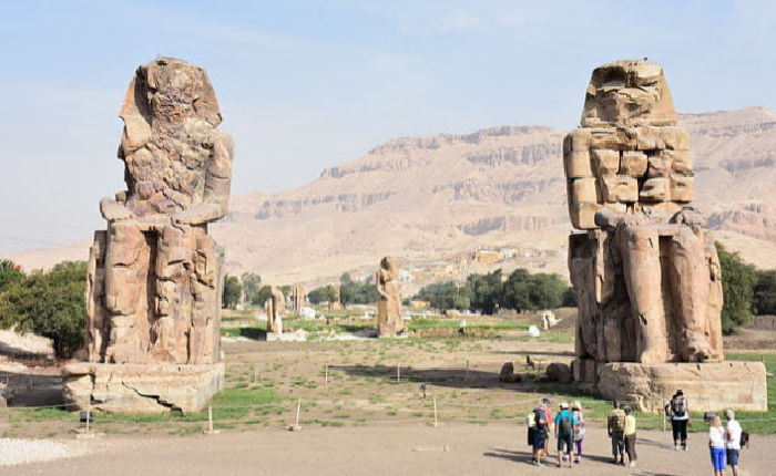 Bức tượng khổng lồ của Memnon