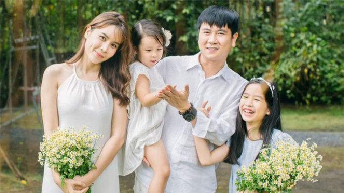 Hồ Hoài Anh - Ca sĩ Lưu Hương Giang