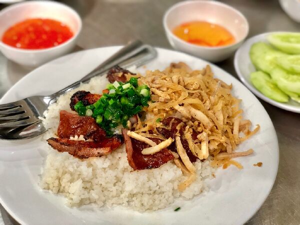 Cơm bình dân Hoàng Tâm