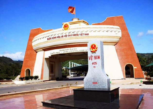 Khám phá cửa khẩu Lao Bảo