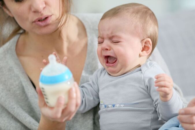 Trẻ hay bị nấc cụt, ọc sữa
