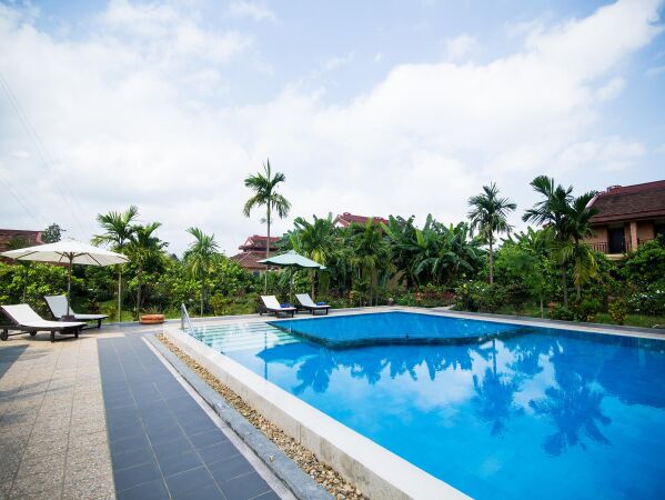 Riverside Resort & Spa