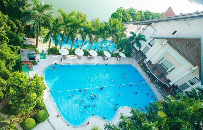 Sông Hồng Resort