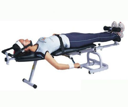 Buộc chân kéo giãn cột sống