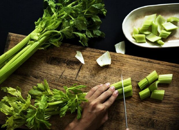 Thái rau trước quá sớm trước khi nấu