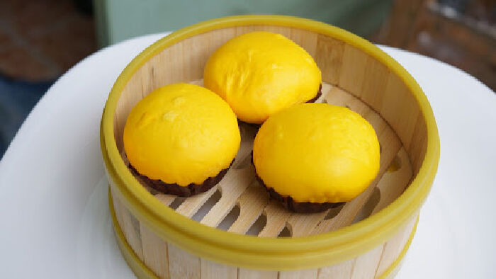Bánh bao kim sa trứng muối