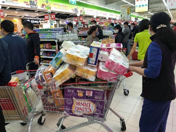 Không ồ ạt mua đồ dự trữ: