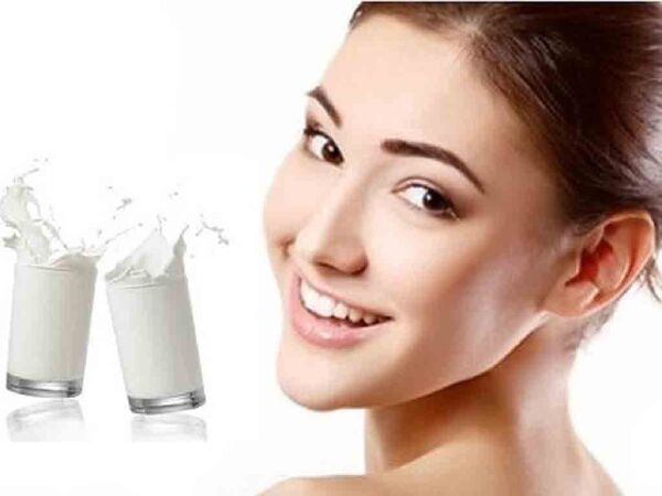 Rửa mặt với sữa tươi