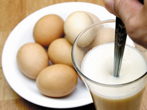 Sữa tươi không đường kết hợp cùng trứng gà