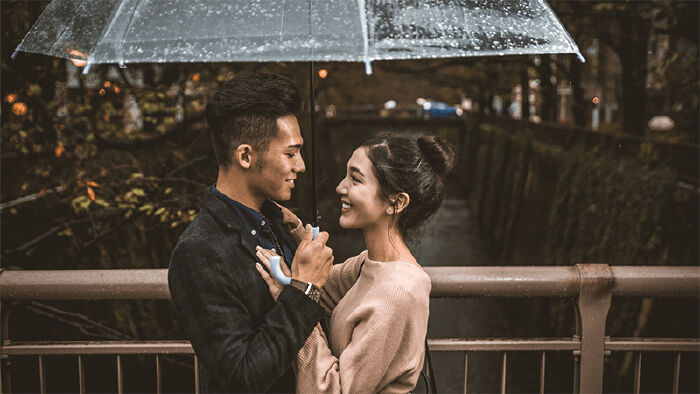 Họ rất hay biểu cảm tình yêu bằng mắt