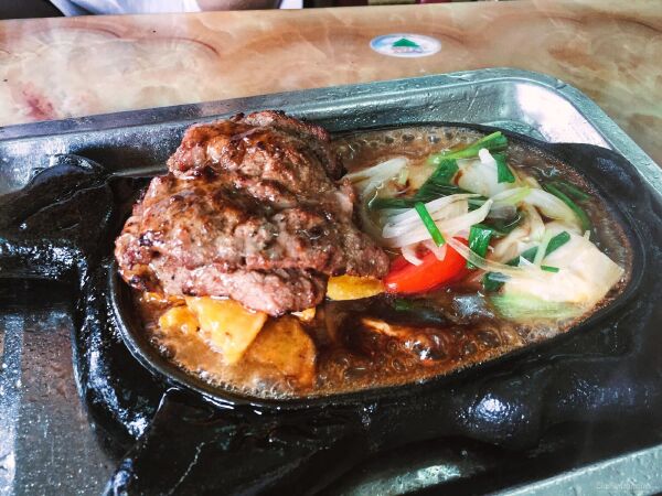 Bánh mì bít tết Hòa Mã