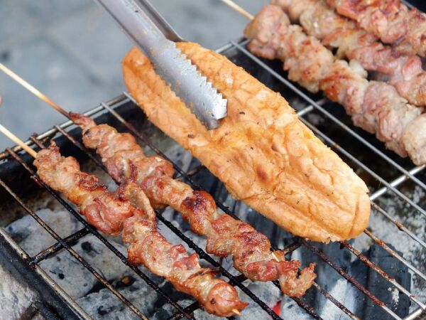 Bánh mì thịt xiên nướng Quang Trung