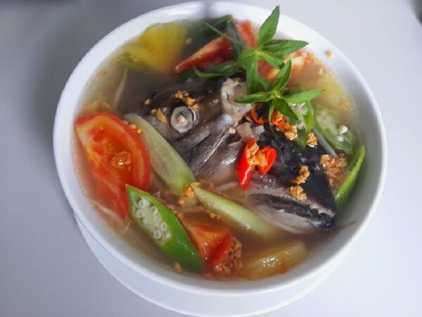 Đầu cá hồi nấu canh