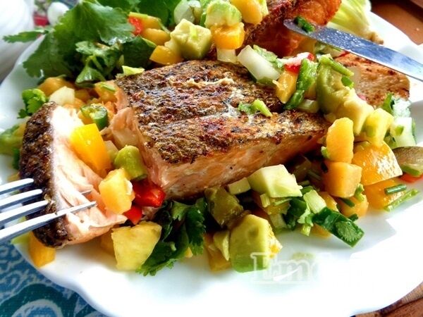 Salad cá hồi trộn rau củ