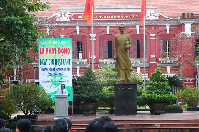 Trường THPT chuyên Quốc học Huế