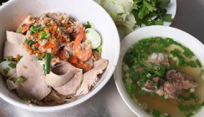 Hủ tiếu Bánh Cam