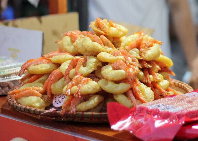 Bánh tôm Hồ Tây