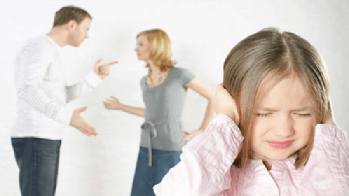Đừng cãi nhau trước mặt con cái