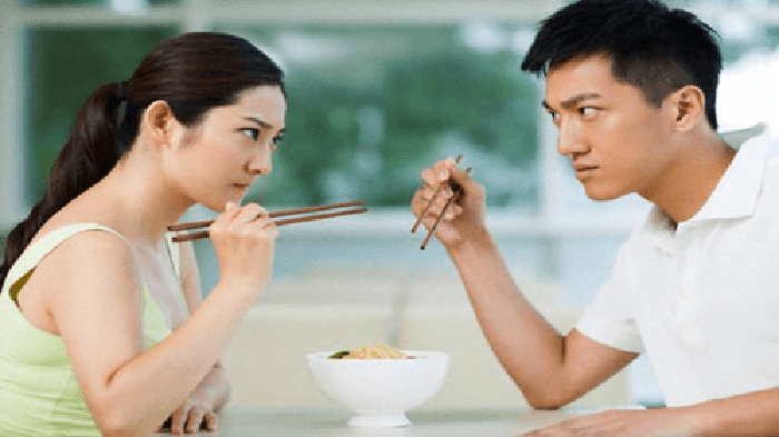 Đừng nhắc lại “nợ cũ” với đối phương