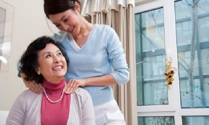 Ứng xử với mẹ chồng phải “biết điều”.