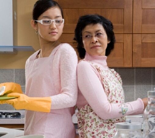 Sống với mẹ chồng cần thật lòng nhưng đừng quá căng thẳng.