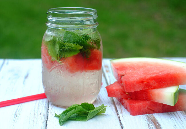 Nước Detox giảm cân từ dưa hấu và cam chanh, bạc hà.