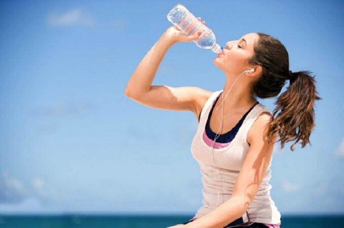 Uống nhiều nước để giảm cân.