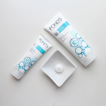 Sữa rửa mặt Pond’s Acne Clear Anti Acne Facial Foam cho da dầu mụn, da nhờn