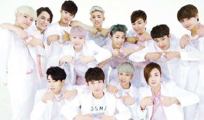 SEVENTEEN - 13 thành viên.