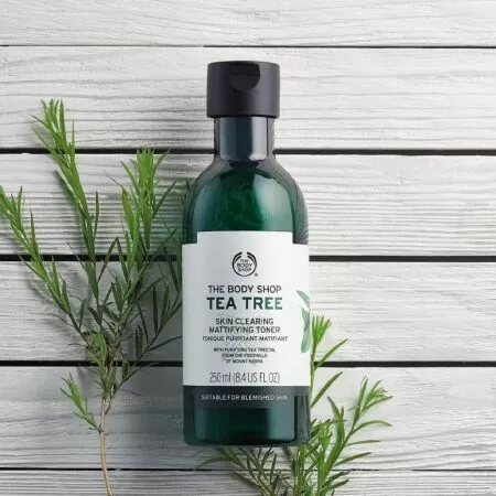 Nước hoa hồng The Body Shop Tea Tree Skin Clearing Mattifying Toner