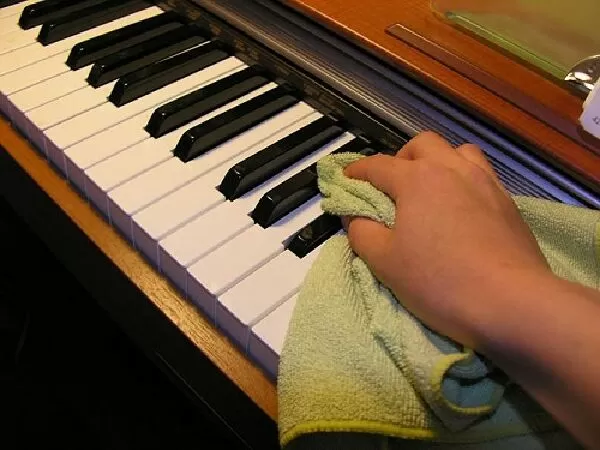 Vệ sinh phím piano