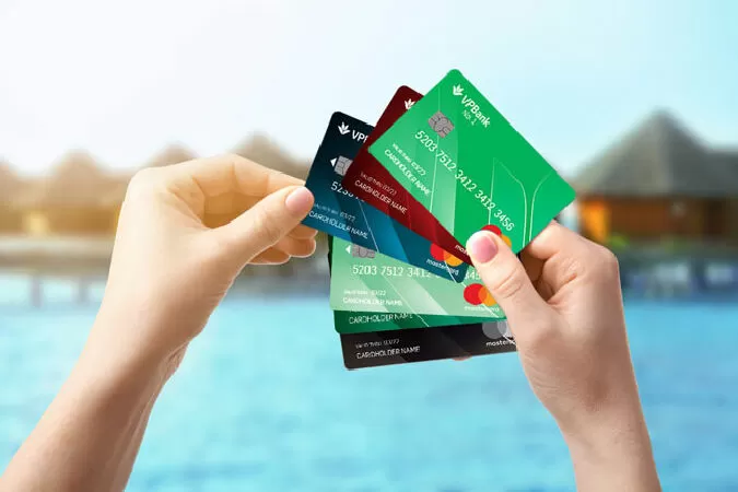 Không nên để thẻ tín dụng gần với điện thoại