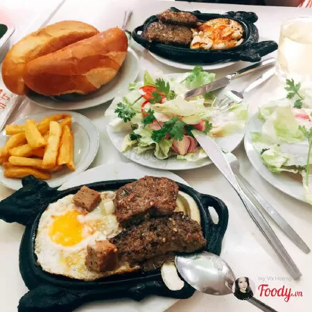 Bánh mì Beefsteak Lệ Hồng