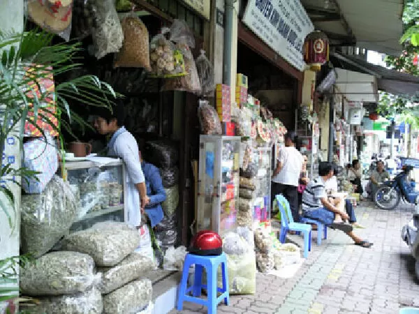 Phố THUỐC BẮC - phố có mùi đặc trưng nhất