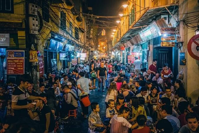 Phố TẠ HIỆN - Phố nhộn nhịp nhất.