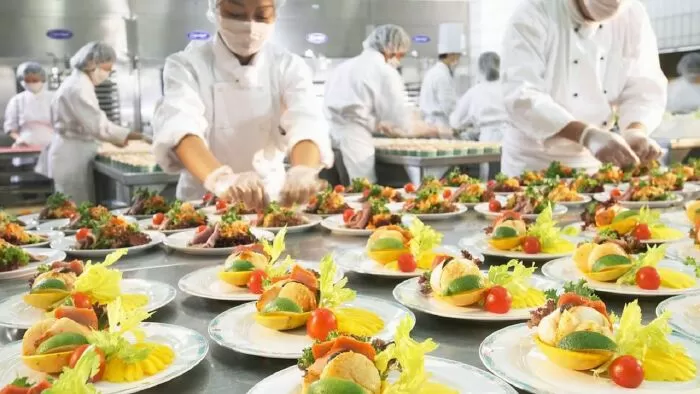 Công ty cung cấp suất ăn công nghiệp tại Đồng Nai Lôi Phong Vũ