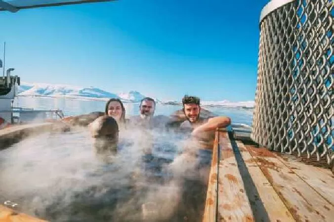 Khám phá Vòng Bắc Cực trên thuyền Spa