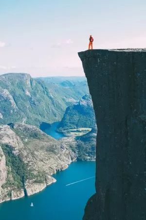 Đi bộ đường dài trên vách đá Pulpit Rock
