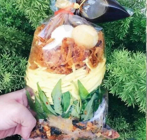 Bánh tráng trộn chú Viên