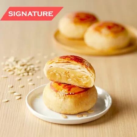Bánh trung thu Tau Sar ngọt với hạt dưa